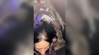 Em nhân viên công ty đã có chồng đi karaoke bú cu luôn cho sếp trong phòng hát