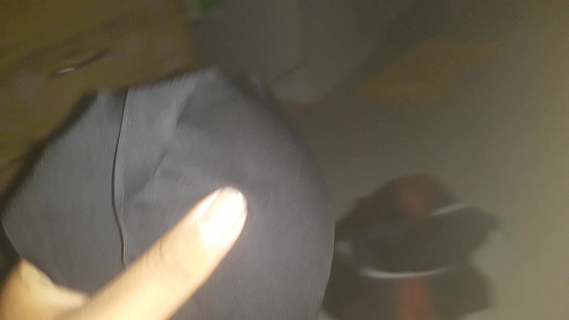 lẻn vào phòng mợ và tủ đồ 🤤