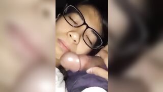 đang ngủ mà thấy mùi ciu là bật dậy ăn liền, ngoan thế chứ lị 😘😘