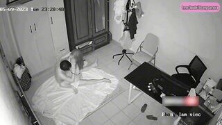 Hack cam Cô vợ trẻ mặc đồ lót gợi cảm làm ông chồng phải tắt máy địt nhau với vợ