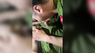 Bú cạc chú công an