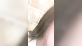 nhân viên quán bia nhận 500k để cho khách bóp ngực