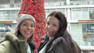 Gái Tây Serenity Cox & Nadia Foxx tại phòng thay đồ