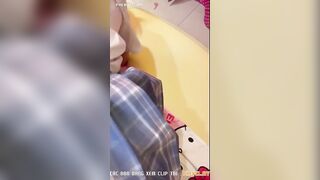 Móc có tí mà em đã không chịu được cầu xin anh để được chịch