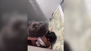 Mấy đứa học sinh giờ cứ rảnh đâu là tụt quần phang nhau ở đó