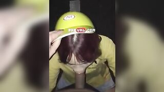 Bắt được con bò lạc cho nó uống sữa từ ngoài đường về nhà