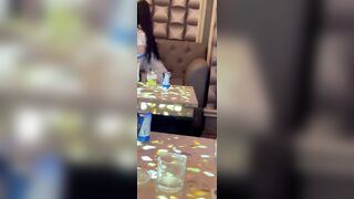 Quay lén em nhân viên lộ vú 😝