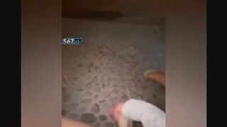 Giữa đêm trăng thanh gió mát em vác loz ra giữa đường thẩm du