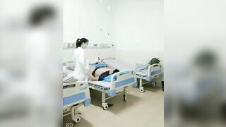 Quay lén Nữ bác sĩ sóc lọ hồi sức cho bệnh nhân !