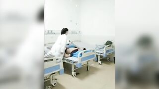 Quay lén Nữ bác sĩ sóc lọ hồi sức cho bệnh nhân !