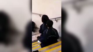 2 em học sinh đang chịch thì bị phát hiện, chạy không kịp kéo quần 🤣