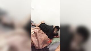 Đang đụ thì bị lũ bạn kéo vào quay