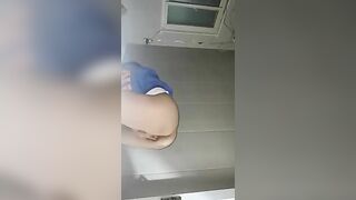 Lén lút với em trong wc