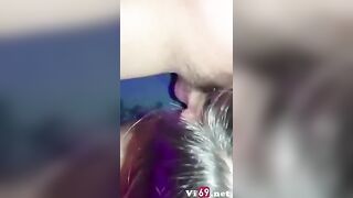 Anh đừng làm thế em ra nhiều nước hơn đấy