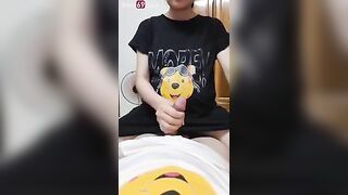 Vợ bầu không cho đụ mà chỉ quay tay cho anh xuất