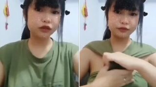 Em học sinh love 10 kiếm tiền bằng cách show lồn vú