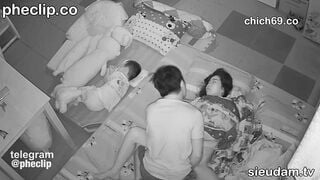 Hack Camera Chồng Nứng Cặc Cởi Quần Bú Lồn Địt Vợ Đang Ngủ