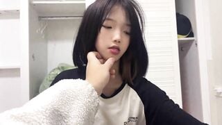 Lần đầu bú cu của em gái cấp 3, công nhận có tiền tí thì đụ mấy em này bao dễ