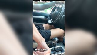 Vừa lái xe vừa móc lồn em sướng rên cực nứng
