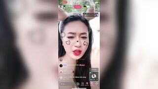 Idol thư xinh trả kèo cạ bướm vào cây chuối siêu cuốn