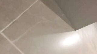Drama nện nhau trong WC bị quay lén của HotGirl