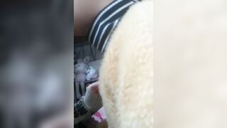 Chị gái đưa em trai vào đời
