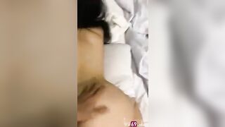 Vừa cưỡi em vừa bóp vú to khủng lồ dâm sướng phê cực đã