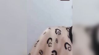 Yêu thg này nhưng cho thg khác xem