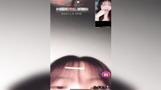 Em gái 2ka8  khoe lồn múp trắng hồng của mình