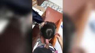 Ba mẹ vắng nhà bắt con em bú cặc sướng quá bắn voi miệng nó