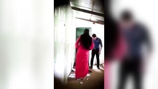 Cặp đôi đi ăn tiệc nứng quá vào nhà kho địt nhau bị quay lén lại