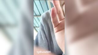 Public sân thượng cùng em gái loli