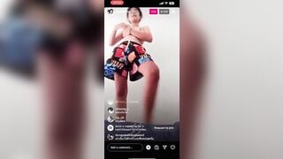 Học sinh Thái Lan nhảy nhót cởi đồ trên live