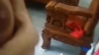 Show vú cho trai trước mặt thằng em họ