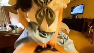 Con gái đi về chưa kịp cởi đồng phục ông bố đã bắt địt