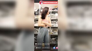 Em gái thay đồ quên tắt live và cái kết ...!