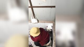 Quay lén chị gái ở quán cơm