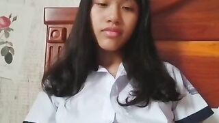 Dụ được em học sinh mới lớn