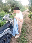 Đưa vợ ra đồng public