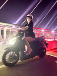 Bạn thân đi chơi nhưng chỉ thích mặc sịp ra ngoài