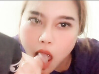 Em bú cu từ ngoài đường đến về nhà