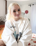 Babyfooji, áo hoodie trắng