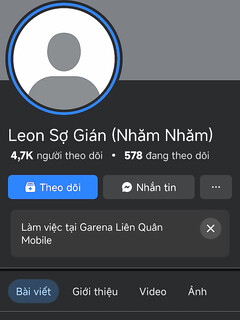 Bé gián show lồn