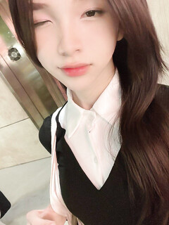Khánh Linh 2k7 Xinh Gái Show Hàng